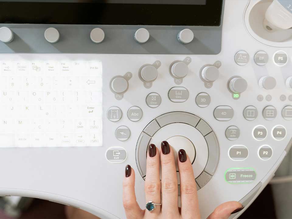 Training session in progress on a 3D/4D ultrasound machine